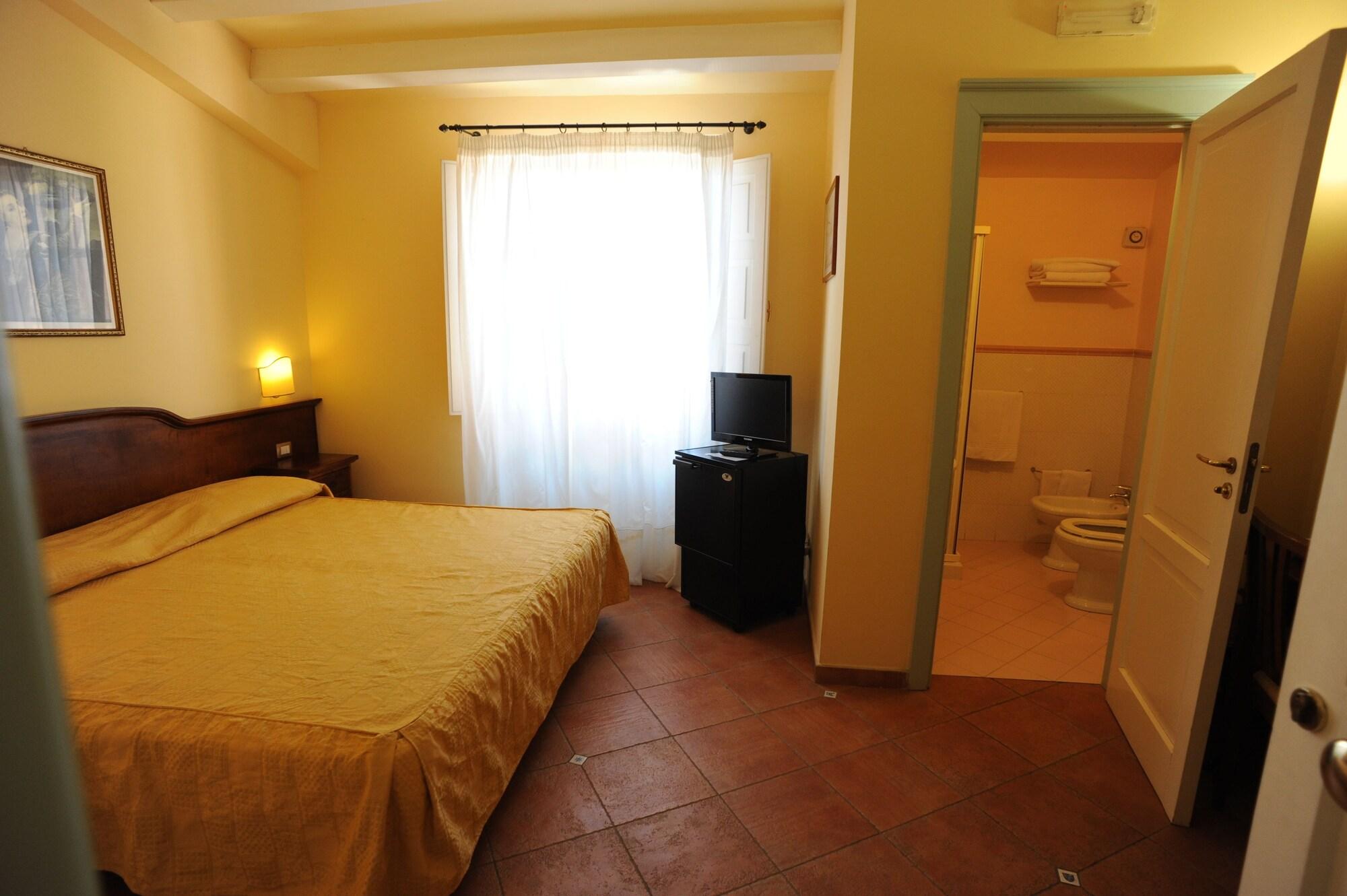 Hotel Mediterraneo Siraküza Dış mekan fotoğraf